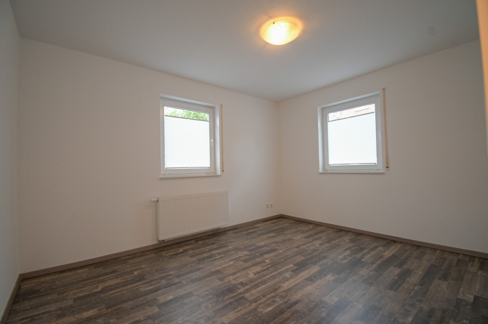 1158 - Attraktive 2-Zimmer-Erdgeschosswhg. mit Garten und EBK im Ortszentrum - Photo 1