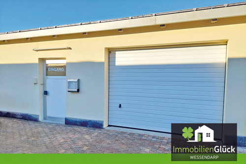 Eingang Büro mit Garage
