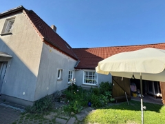 Wohnhaus mit Anbau