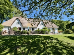 Gartenansicht Reetlandhaus
