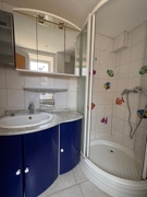 Duschbad und Waschplatz EG