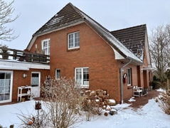 Friesenhaus im Schnee