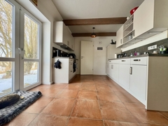 Küche mit Gartenausgang