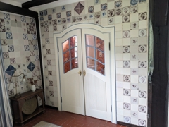 Historische Fliesenwand