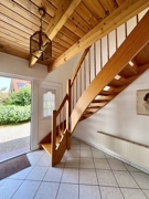 Hausflur mit Treppenaufgang