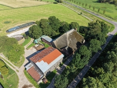 Teilansicht mit Weg