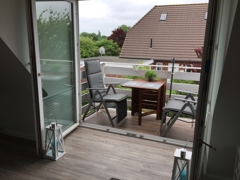 Vom Wohnbereich direkt auf den Balkon