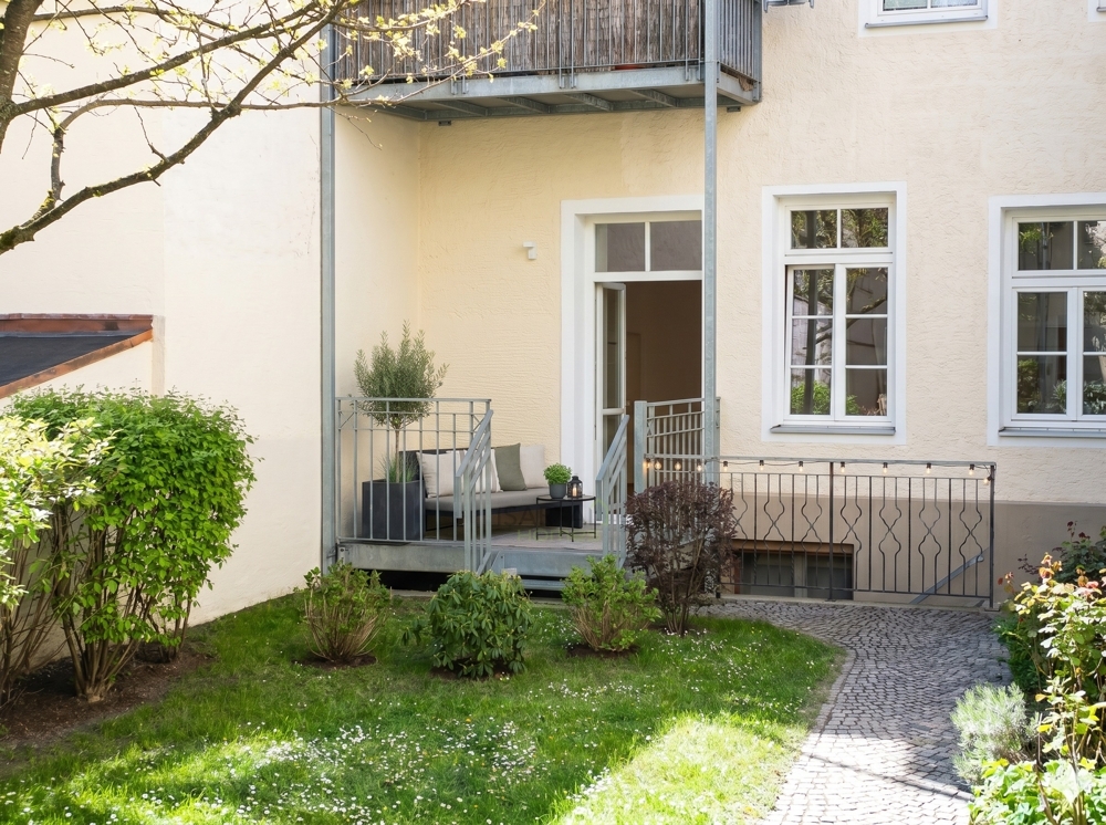Balkon mit Gartenanteil