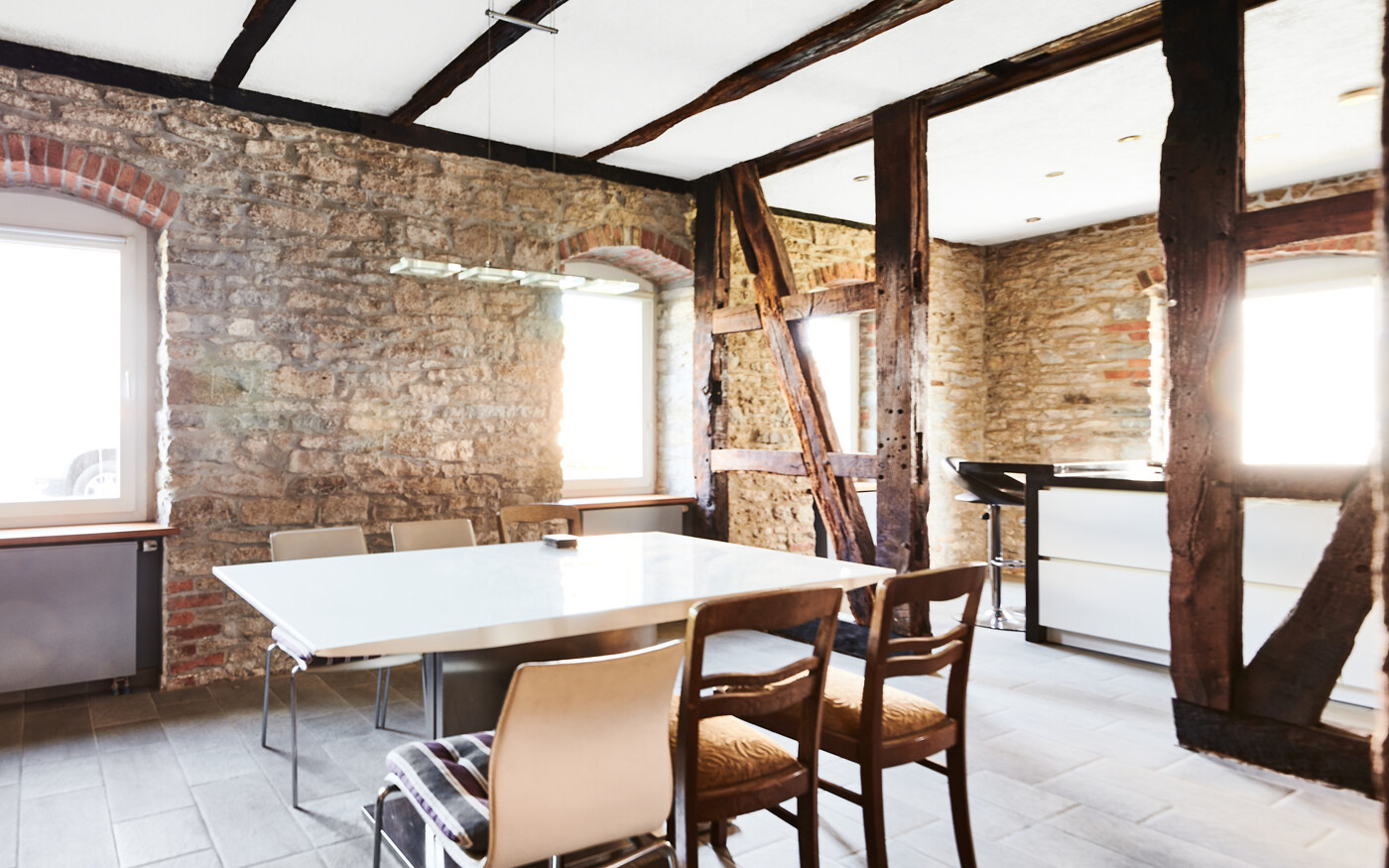 Das Esszimmer mit Blick in die Küche