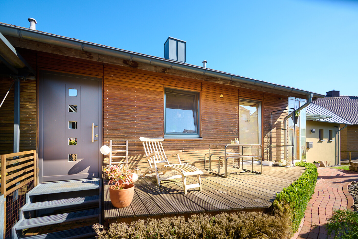 Terrasse vorm Haus