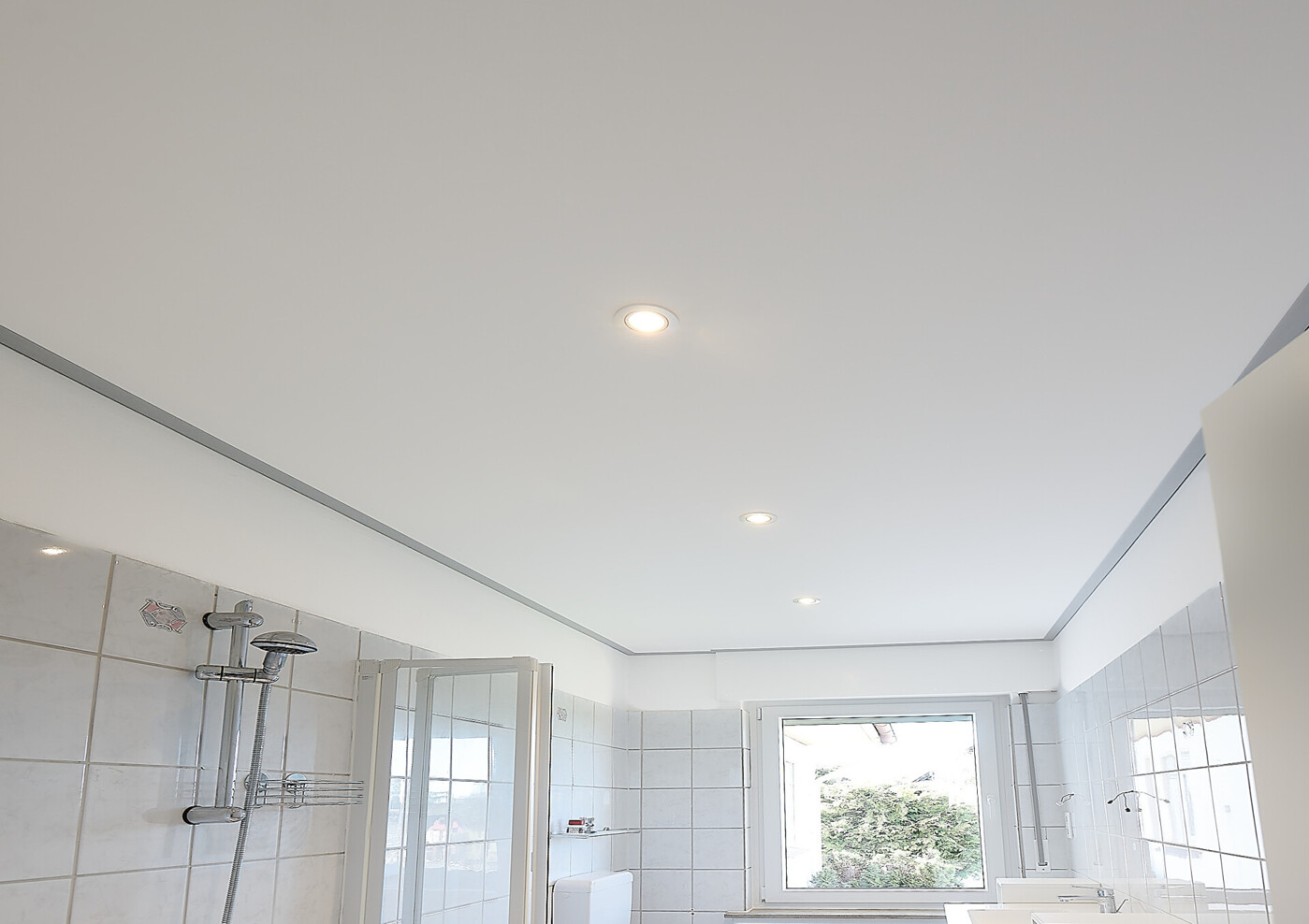 neue Decke im Bad