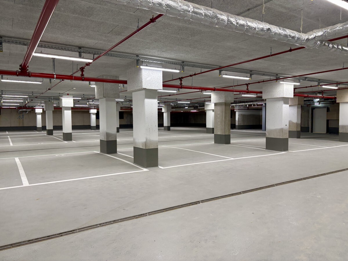Großzügige Tiefgarage