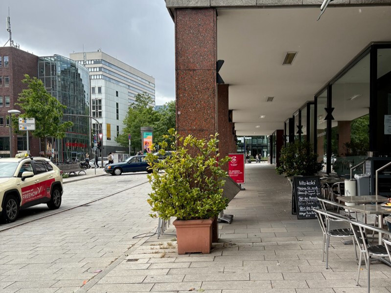 Passage vor den Ladenflächen