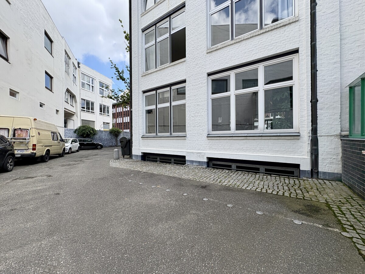 Parkplatz vor der Lagerfläche