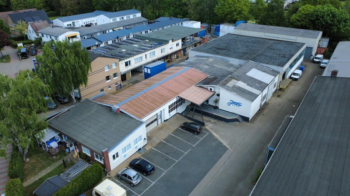 Luftbild mit altem Dach