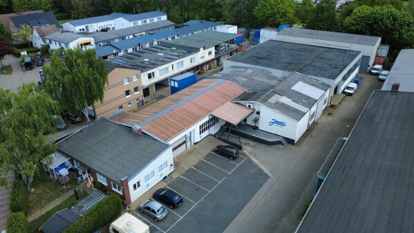 Luftbild mit altem Dach