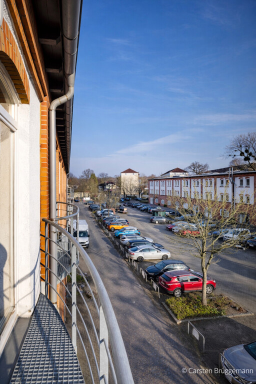 Viel Licht, viel Glas und eine offene Galerie. Sichern Sie sich diesen provisionsfreien Standort, 22607 Hamburg
