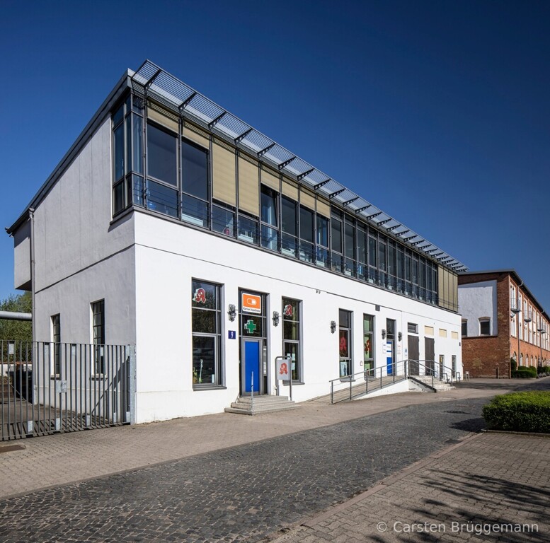 Viel Licht, viel Glas und eine offene Galerie. Sichern Sie sich diesen provisionsfreien Standort, 22607 Hamburg