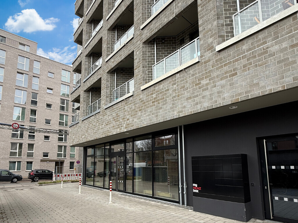 Neubauerstbezug: Eckladenfläche im Studentenwohnheim