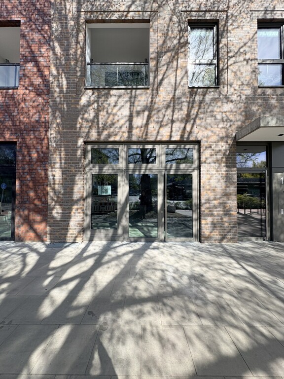 Moderne Ladenfläche im neuen Wohn- und Gewerbequartier am Eidelstedter Platz, 22523 Hamburg