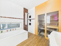 Badezimmer mit Sauna