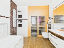 Badezimmer mit Sauna