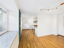 Wohnzimmer mit offener Küche EG
