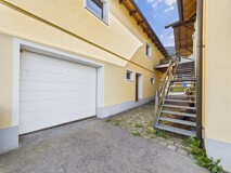 Garage und Aufgang OG