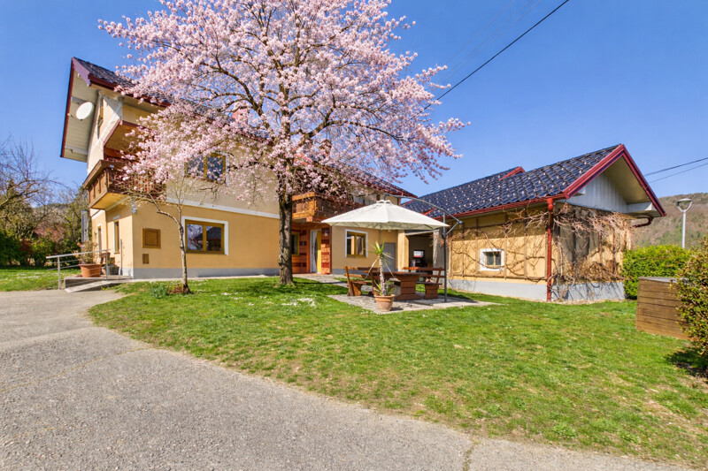Landwirtschaft Unterkärnten  – 11 ha GUTSHOF in Ferlach, Bauernhaus, Stallungen mit Wald + Wiesen