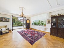 Großzügige Architektenvilla mit Doppelgarage & traumhaftem 1.300 m² Grundstück
