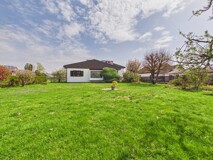 Großzügige Architektenvilla mit Doppelgarage & traumhaftem 1.300 m² Grundstück