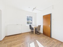 HELLE 2-ZIMMER-WOHNUNG MIT CARPORT IN GUTER LAGE (Brückl)