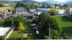 Stilvolles Zweifamilienhaus auf großzügigem Grundstück in begehrter Wohnlage von Feldkirchen – Wohnen mit Zukunftspotenzial