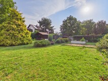 Stilvolles Zweifamilienhaus auf großzügigem Grundstück in begehrter Wohnlage von Feldkirchen – Wohnen mit Zukunftspotenzial
