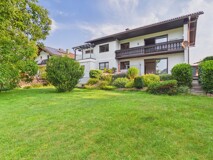 Stilvolles Zweifamilienhaus auf großzügigem Grundstück in begehrter Wohnlage von Feldkirchen – Wohnen mit Zukunftspotenzial