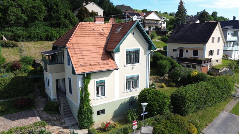 Charmantes Wohnhaus mit 2 Wohnebenen, Wintergarten und großzügigem Garten in zentraler Wohnlage von St. Veit