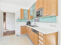 Charmantes Wohnhaus mit 2 Wohnebenen, Wintergarten und großzügigem Garten in zentraler Wohnlage von St. Veit
