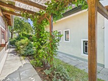 Charmantes Wohnhaus mit 2 Wohnebenen, Wintergarten und großzügigem Garten in zentraler Wohnlage von St. Veit