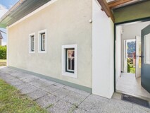 Charmantes Wohnhaus mit 2 Wohnebenen, Wintergarten und großzügigem Garten in zentraler Wohnlage von St. Veit