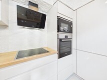 Wohnen wie im Neubau – stilvoll kernsanierte 3-Zimmer-Wohnung mit südseitiger Loggia in ruhiger Grünlage von Graz-Gösting