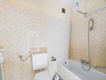 Sonnige 2-Zimmer-Wohnung im 5. Liftstock – Südwest-Loggia & attraktives Sanierungspotenzial nahe Klagenfurter Zentrum