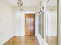 Sonnige 2-Zimmer-Wohnung im 5. Liftstock – Südwest-Loggia & attraktives Sanierungspotenzial nahe Klagenfurter Zentrum
