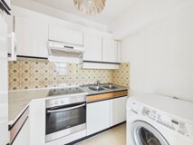 Sonnige 2-Zimmer-Wohnung im 5. Liftstock – Südwest-Loggia & attraktives Sanierungspotenzial nahe Klagenfurter Zentrum