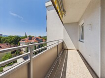 Sonnige 2-Zimmer-Wohnung im 5. Liftstock – Südwest-Loggia & attraktives Sanierungspotenzial nahe Klagenfurter Zentrum