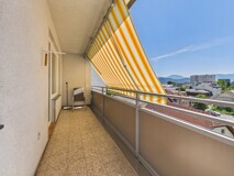 Sonnige 2-Zimmer-Wohnung im 5. Liftstock – Südwest-Loggia & attraktives Sanierungspotenzial nahe Klagenfurter Zentrum