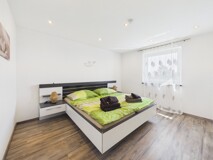 Wohntraum am Techelsberg (Schwarzendorf) – hochwertig saniertes Wohnhaus mit Einliegerwohnung und Panoramablick