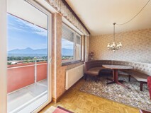 Wohn-Esszimmer mit Loggia
