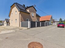 EINZIEHEN UND WOHLFÜHLEN – kernsaniertes Einfamilienhaus mit Poolanlage, Wärmepumpe + Photovoltaik