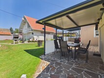 EINZIEHEN UND WOHLFÜHLEN – kernsaniertes Einfamilienhaus mit Poolanlage, Wärmepumpe + Photovoltaik