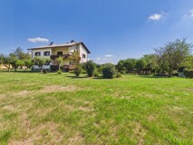 Großzügiges Zweifamilienhaus mit über 3.200 m² Grund – vielseitiges Entwicklungs & Nutzungspotenzial